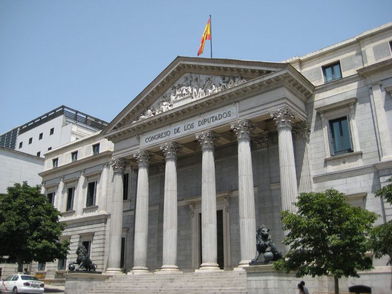 Convocatoria 2025 para cubrir 18 plazas del Cuerpo Técnico-Administrativo en las Cortes Generales. Consulta requisitos, plazos y accede a bases oficiales.