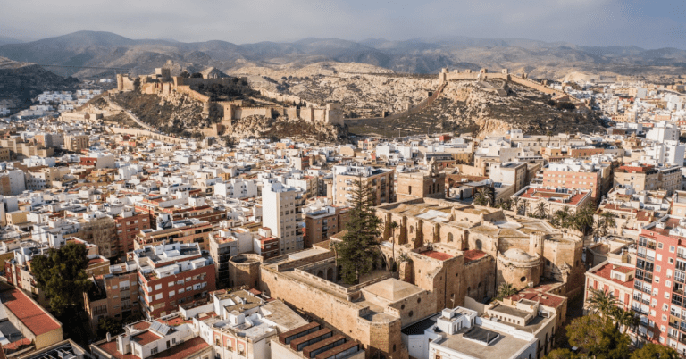 La Diputación de Almería oferta 20 plazas fijas de auxiliares y 13 de administrativos